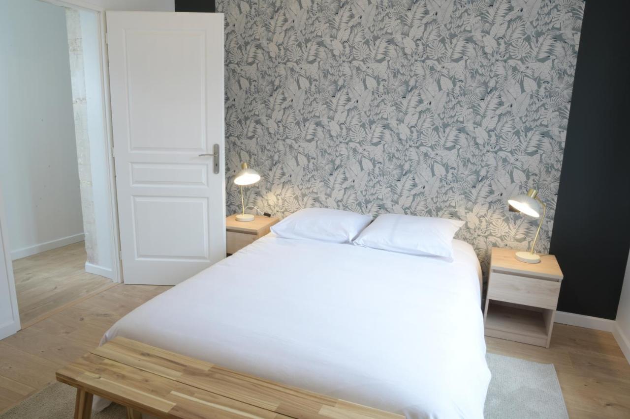 T3 De Charme Situe En Hyper Centre Avec Wifi, Linge, Draps, Savons Et Serviettes Fournis Cognac Quarto foto